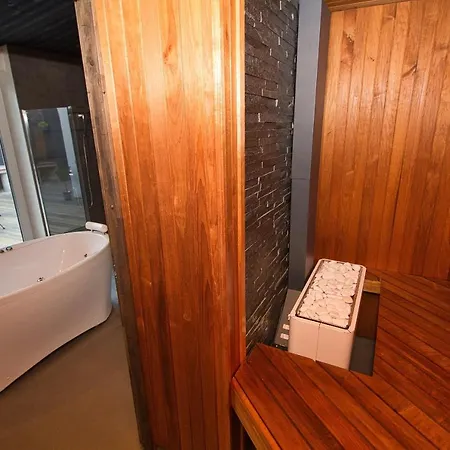 Semesterbostad Casa Monkey With Sauna And Terrace